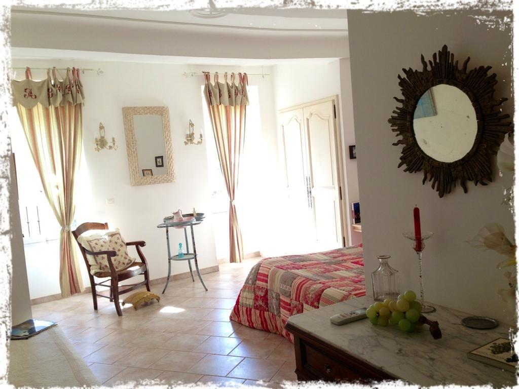 Bed and Breakfast Le Petit Cafe à Oppède Chambre photo