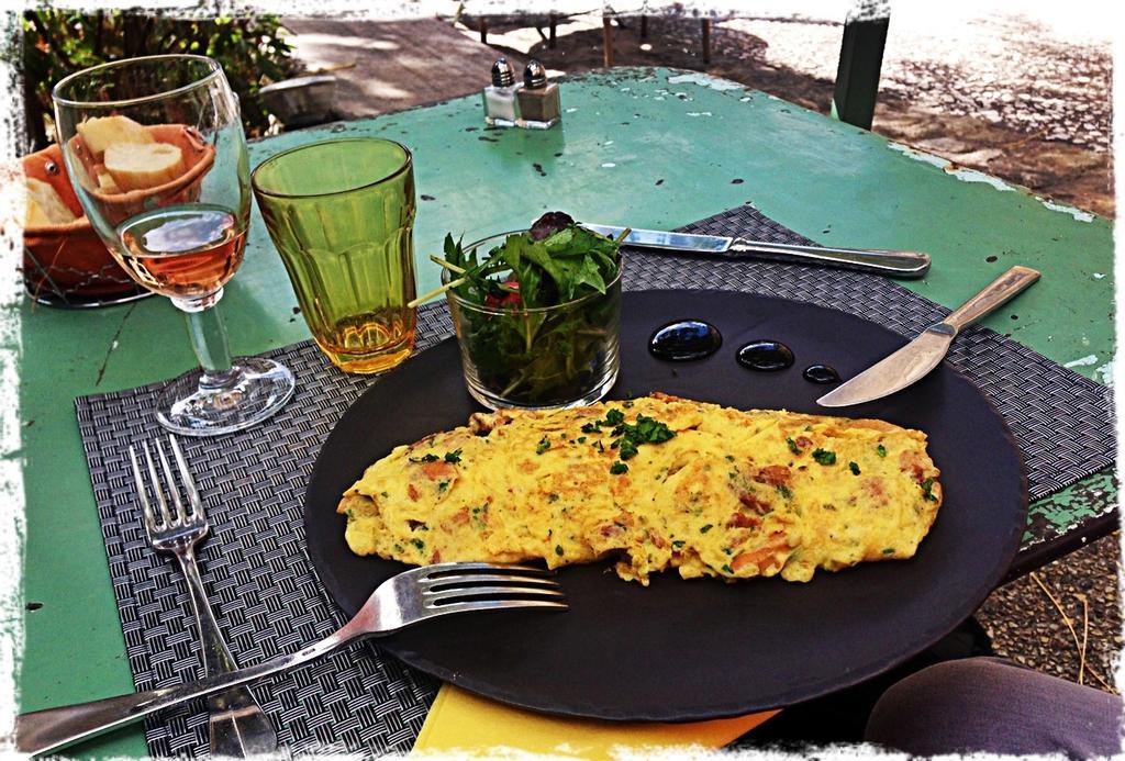 Bed and Breakfast Le Petit Cafe à Oppède Extérieur photo
